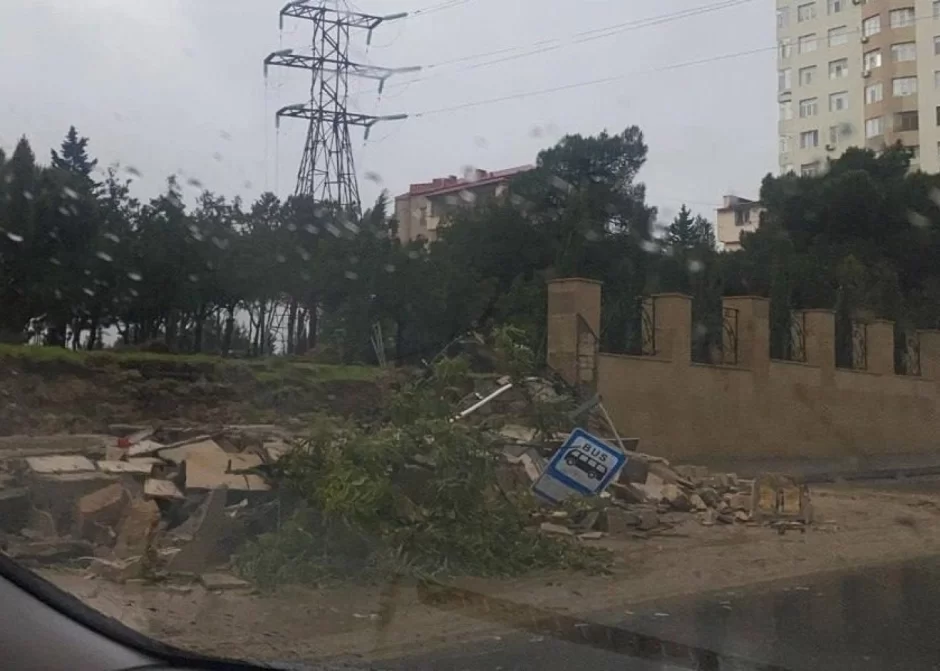 Bakıda hasar dayanacağın üzərinə