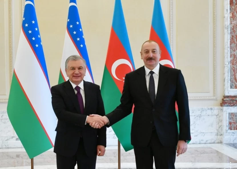 Şavkat Mirziyoyev İlham Əliyevi