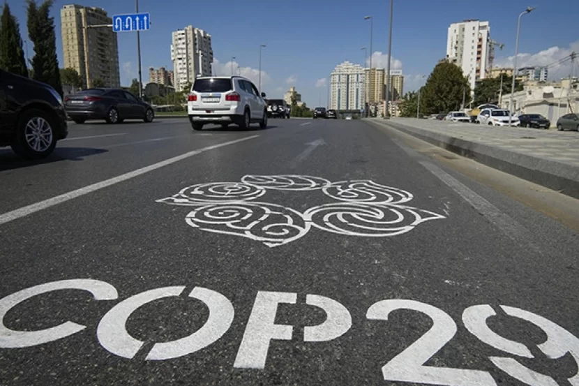 COP29 zolaqlarında yol nişanları sökülür -