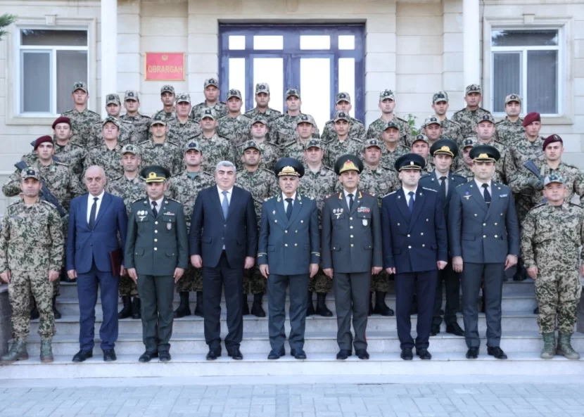 Xanlar Vəliyev Daxili Qoşunların hərbi qulluqçuları ilə görüşdü -