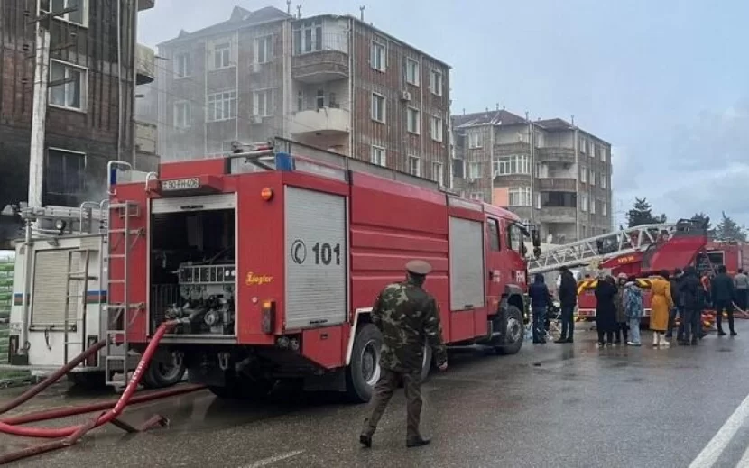 Bakıda yaşayış binasında yanğın -