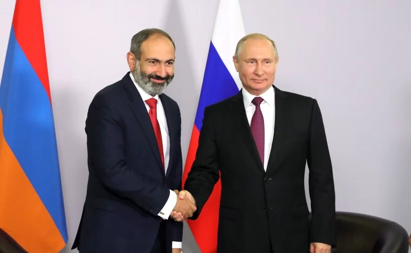 Paşinyan Putinlə