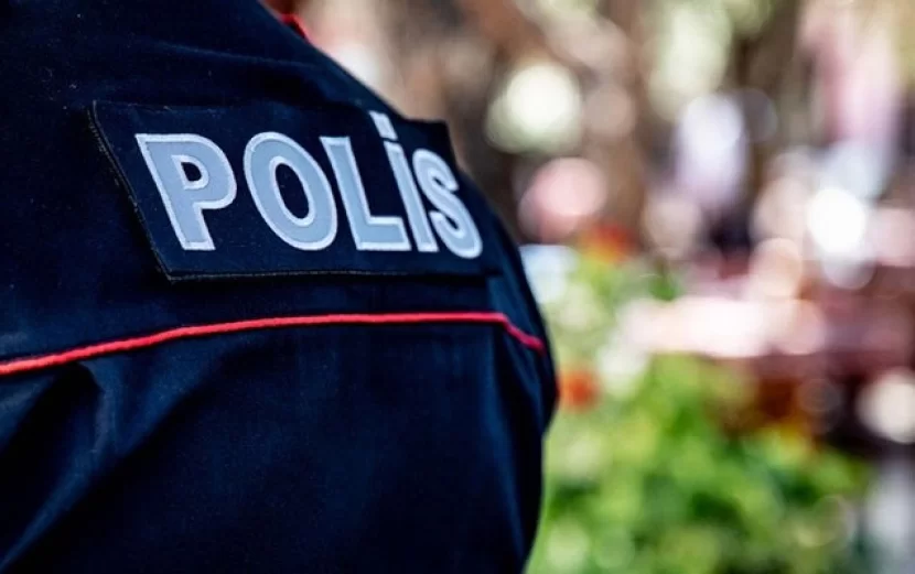 Polis hər yerdə bu qadını