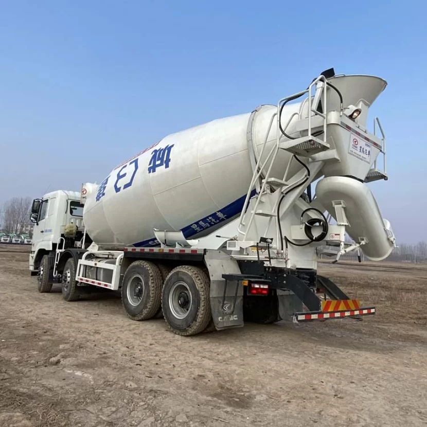 Bakıda Beton qarışdıran maşının pompası aşdı: