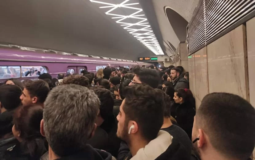 Metroda qadına qarşı əxlaqsız hərəkətlər etdi -