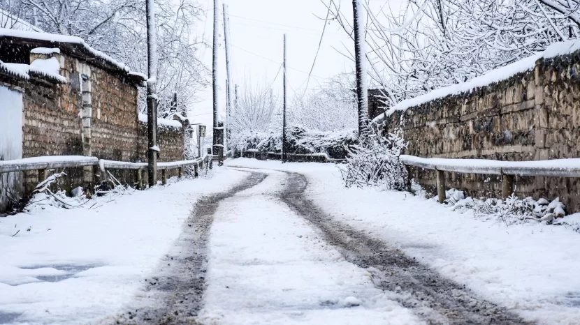 Rayonlara qar yağıb -