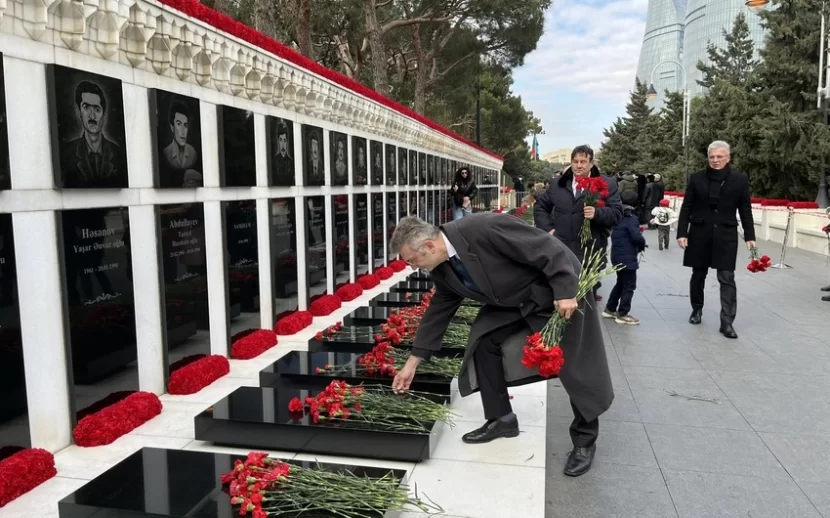 Almaniya səfiri 20 Yanvar faciəsi qurbanlarının xatirəsini