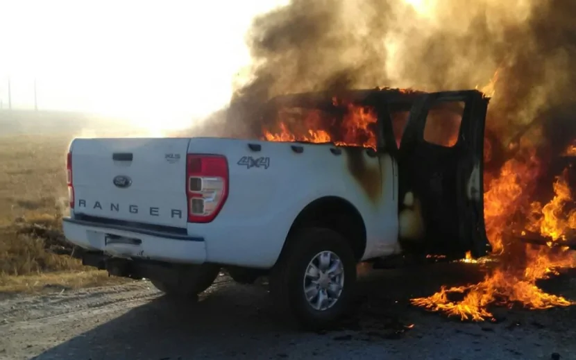 Bakıda “Toyota” yandı - Yaxınlıqdakı maşınlara