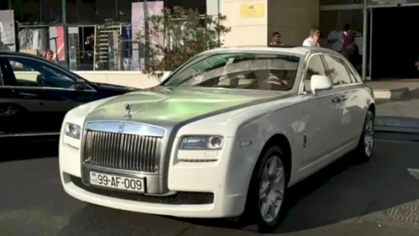 Bakıda hərraca çıxarılan lüks “Rolls Royce”un sahibi kimdir? -