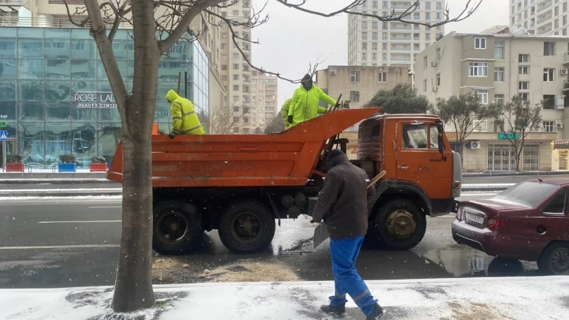 Yollar qardan bu cür təmizlənir-