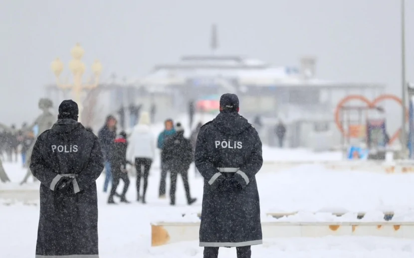 Qarlı hava ilə əlaqədar polis təhlükəsizlik tədbirləri görür -